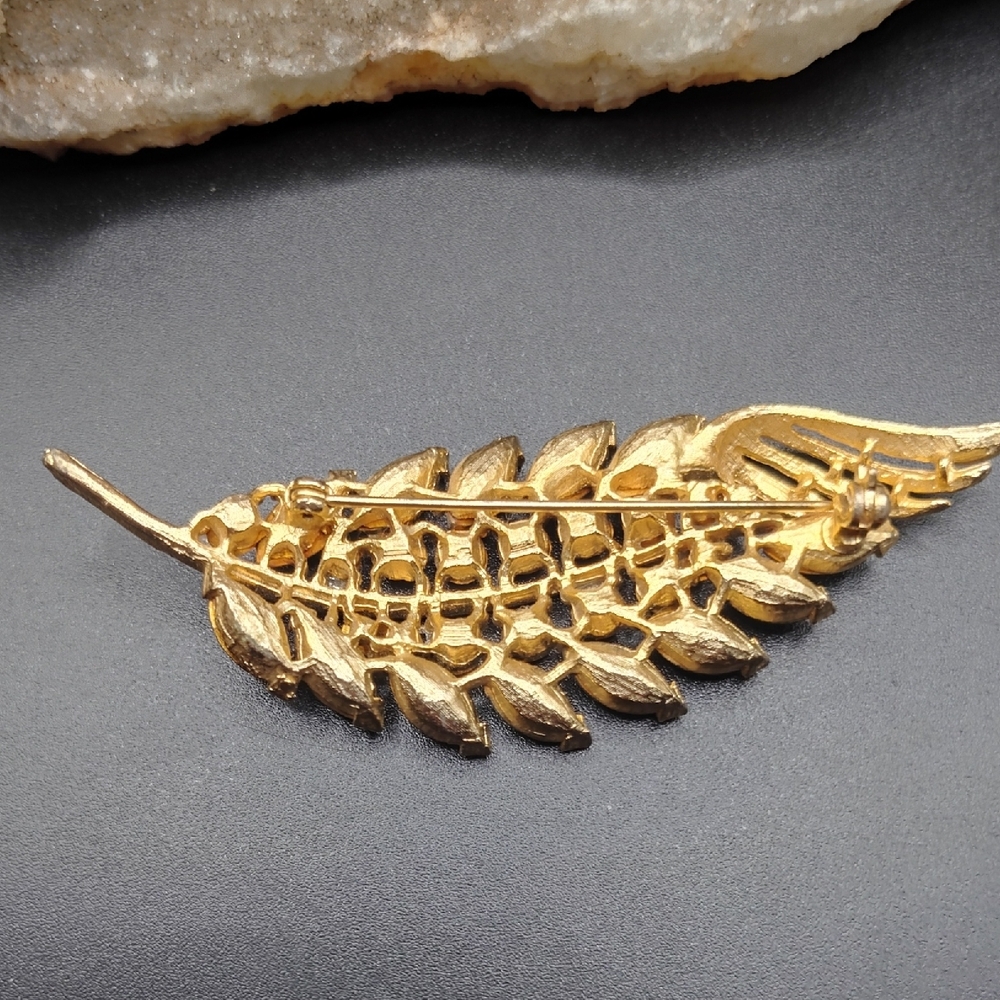 Vintage Gold Tone Green And Uranium Rhinestone Leaf Brooch - Picture 5 of 8